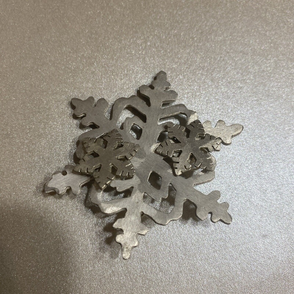 Vintage Silver Color - Christmas Snowflake Brooch Pin With Two Matching Earrings - Picture 2 of 3